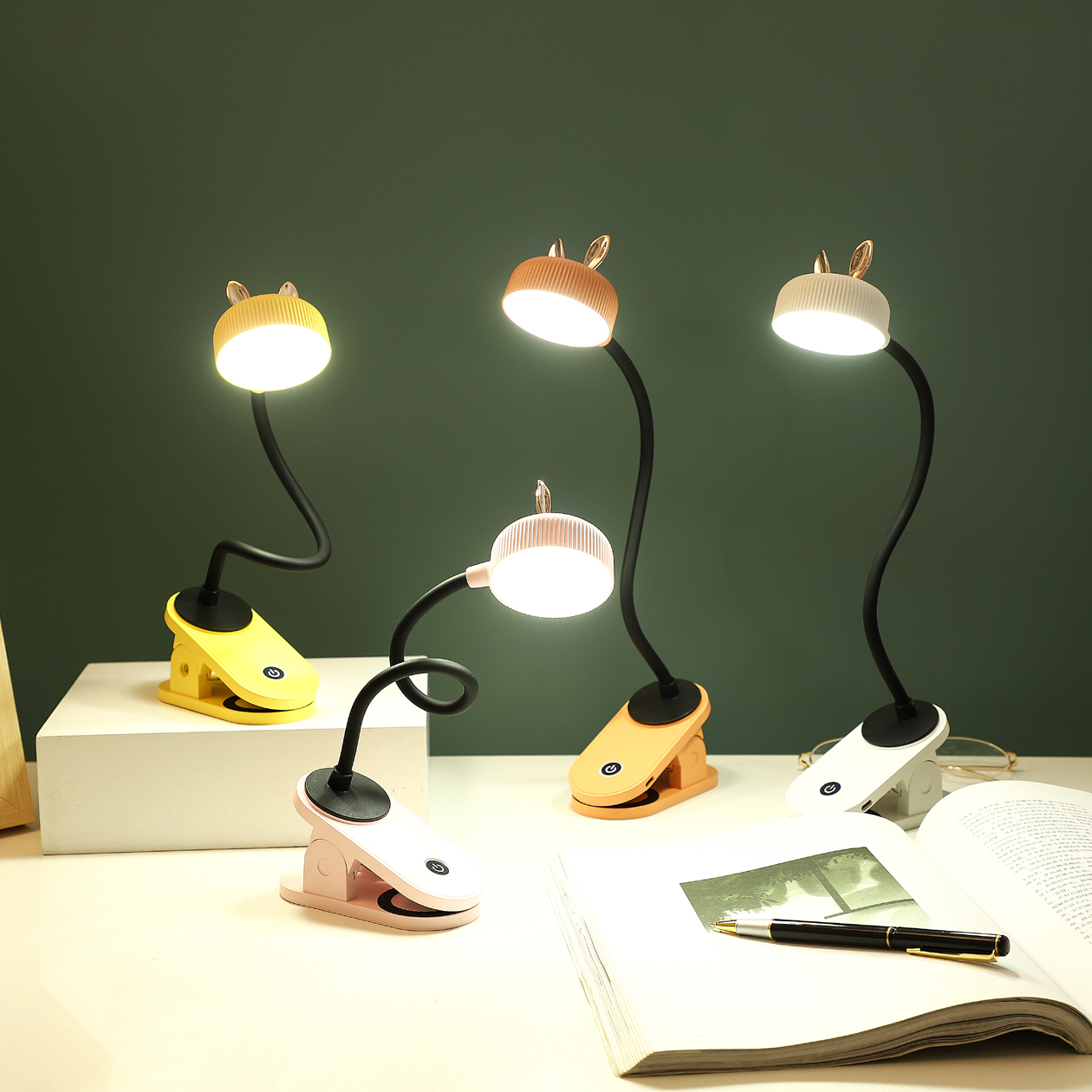 Factory Direct Sales Rabbit Corner Metal Table Lamp with Clamp Bedroom Table Lamp Small Night Lamp USB Rechargeable Desk Lamp