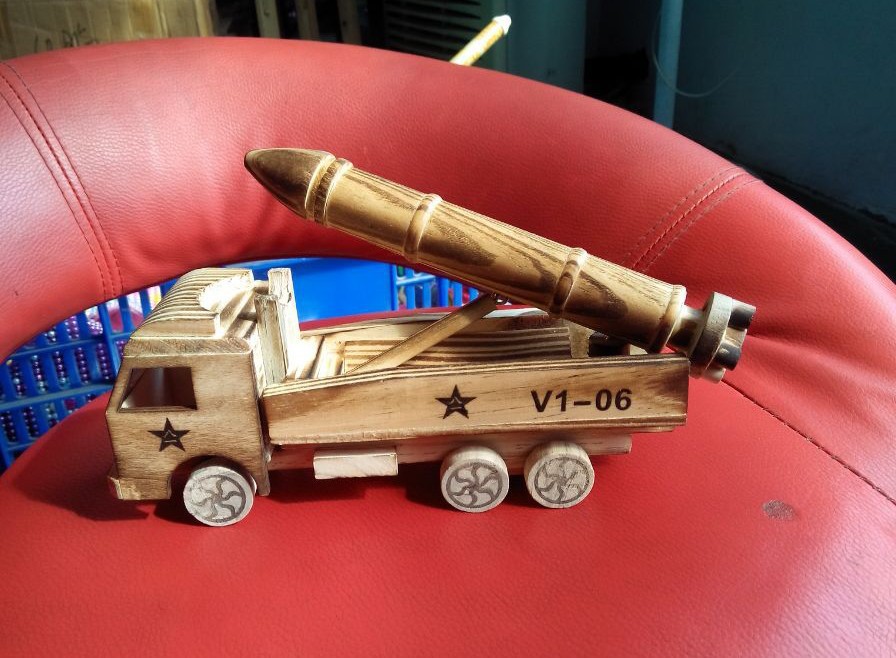 Tourist arts and crafts wholesale wooden model wood missile car