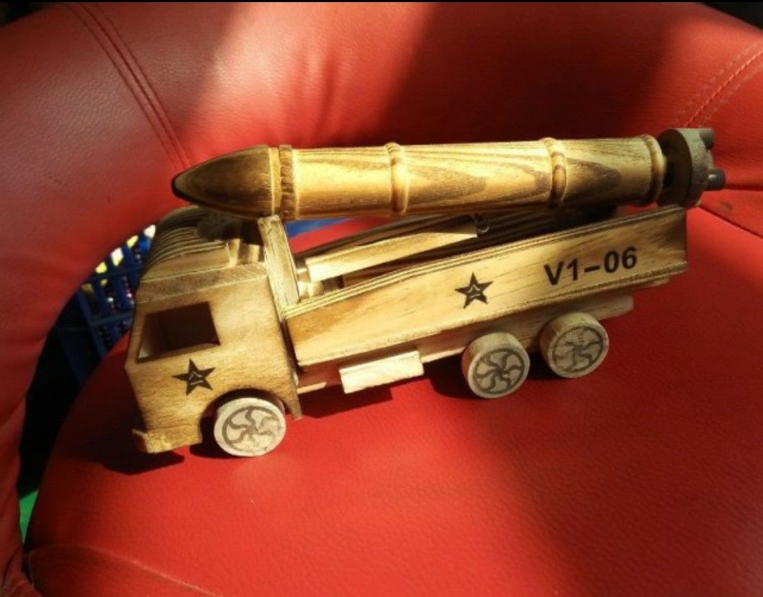 Tourist arts and crafts wholesale wooden model wood missile car Tourist arts and crafts wholesale wooden model wood missile car