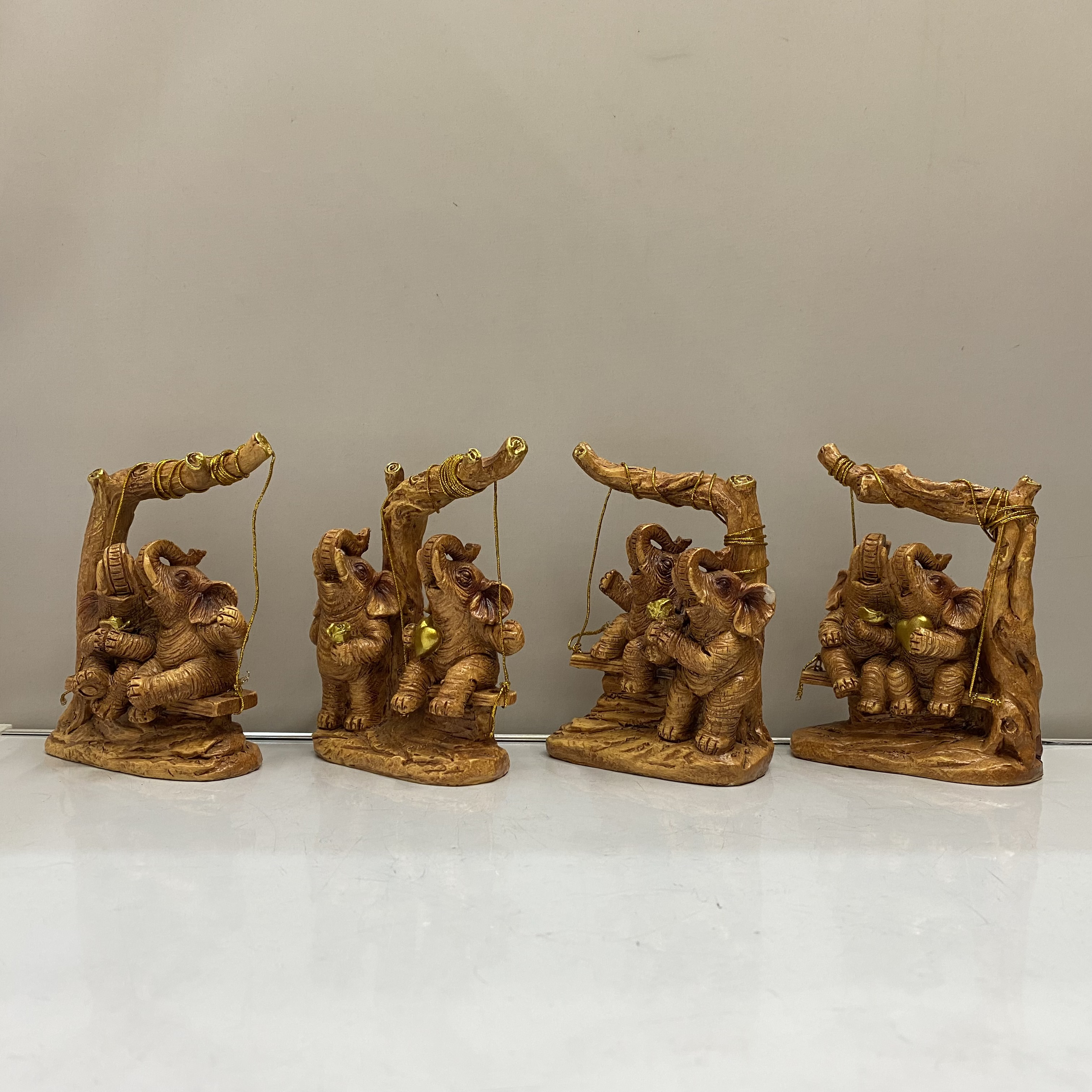 Resin Crafts Creative Cute Imitation Wood Color Couple Love Elephant Decoration Wine Cabinet TV Cabinet Home Decoration