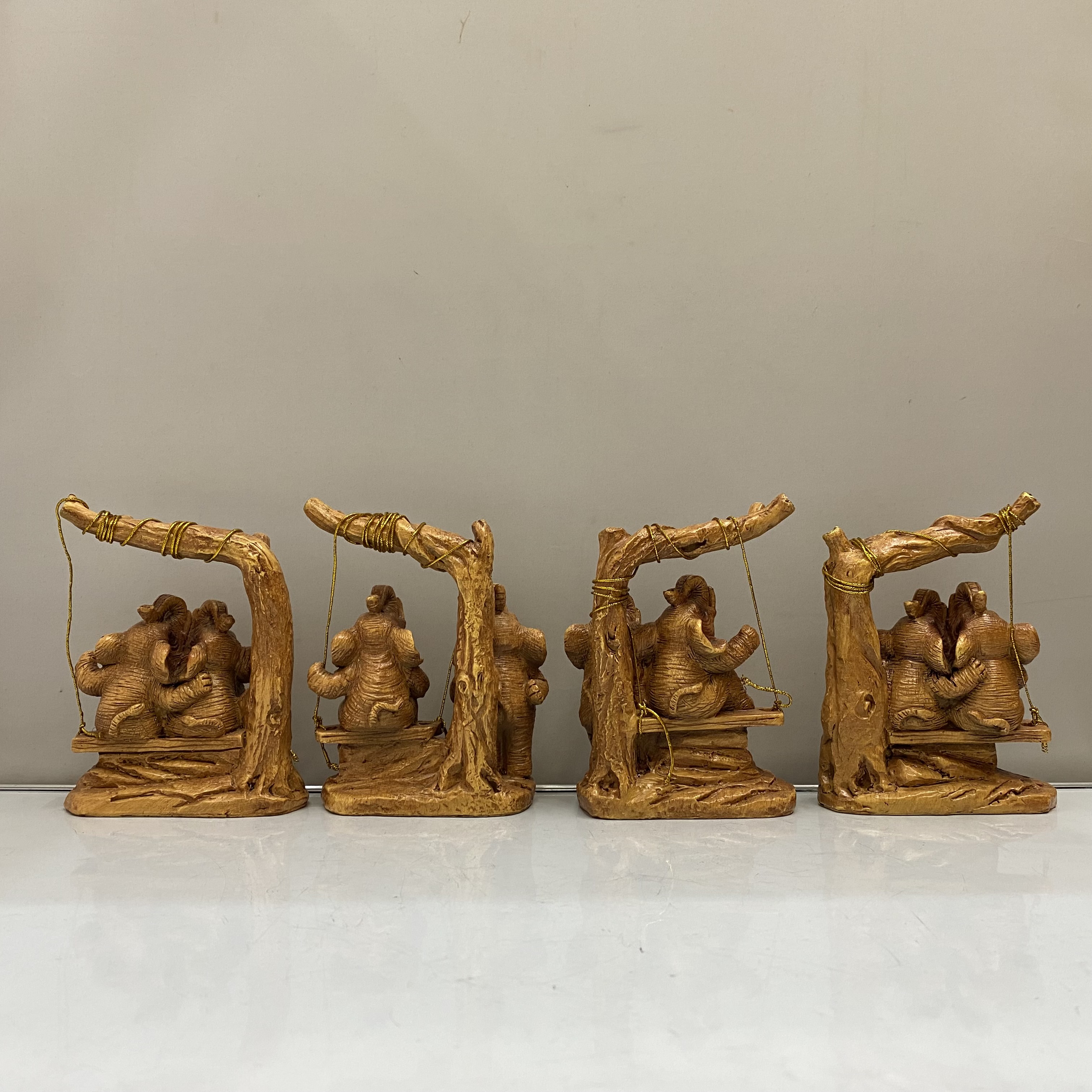 Resin Crafts Creative Cute Imitation Wood Color Couple Love Elephant Decoration Wine Cabinet TV Cabinet Home Decoration
