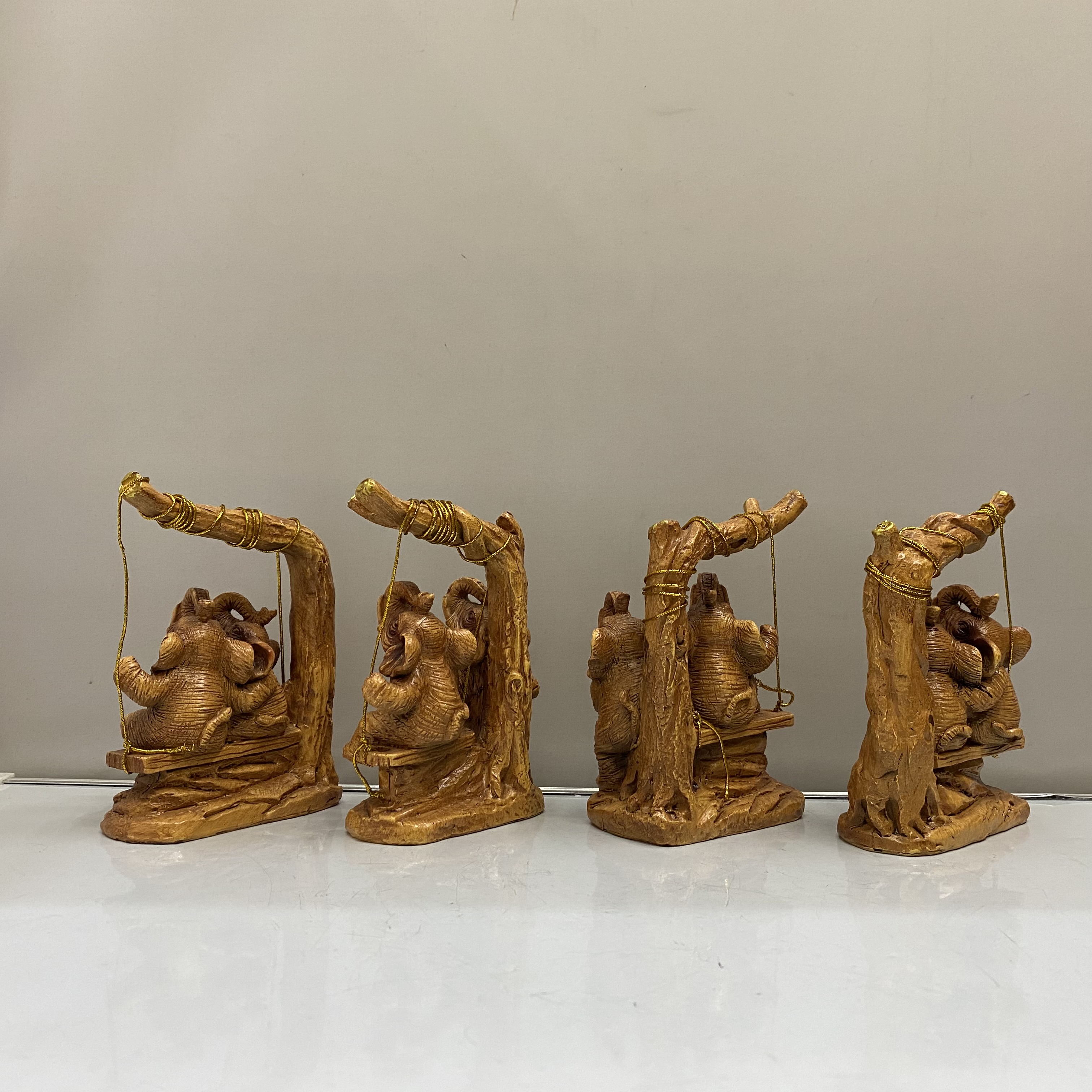 Resin Crafts Creative Cute Imitation Wood Color Couple Love Elephant Decoration Wine Cabinet TV Cabinet Home Decoration