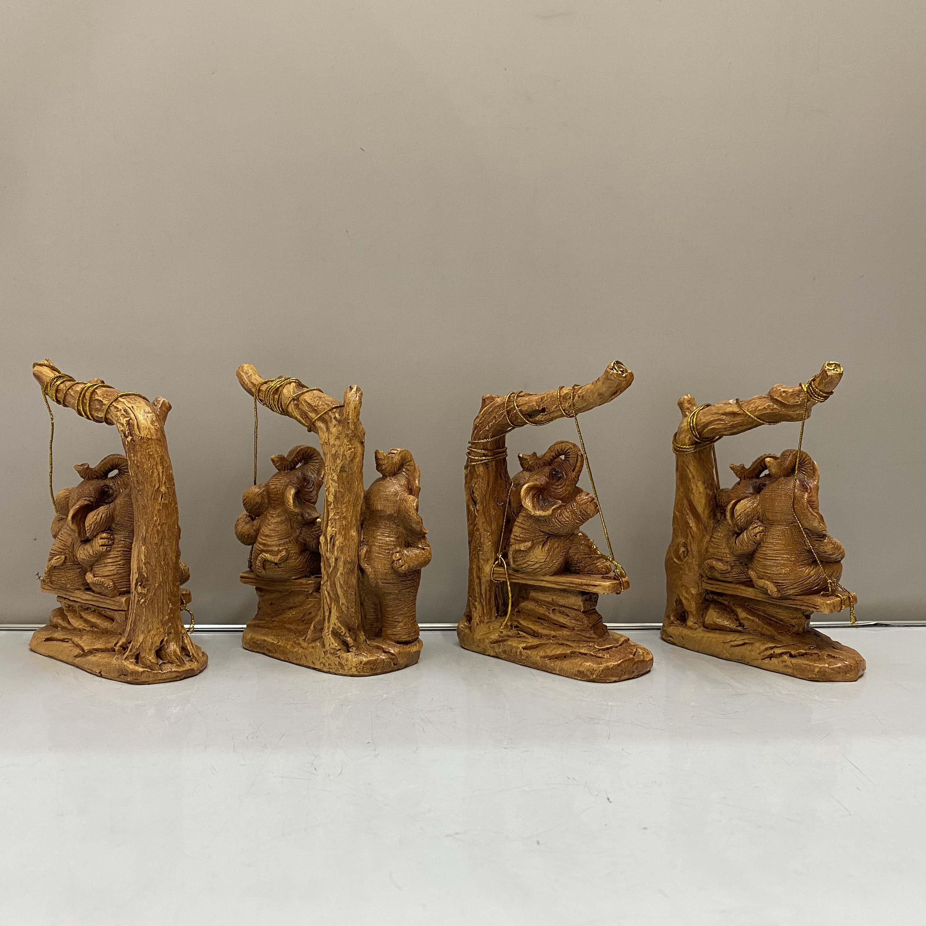 Resin Crafts Creative Cute Imitation Wood Color Couple Love Elephant Decoration Wine Cabinet TV Cabinet Home Decoration