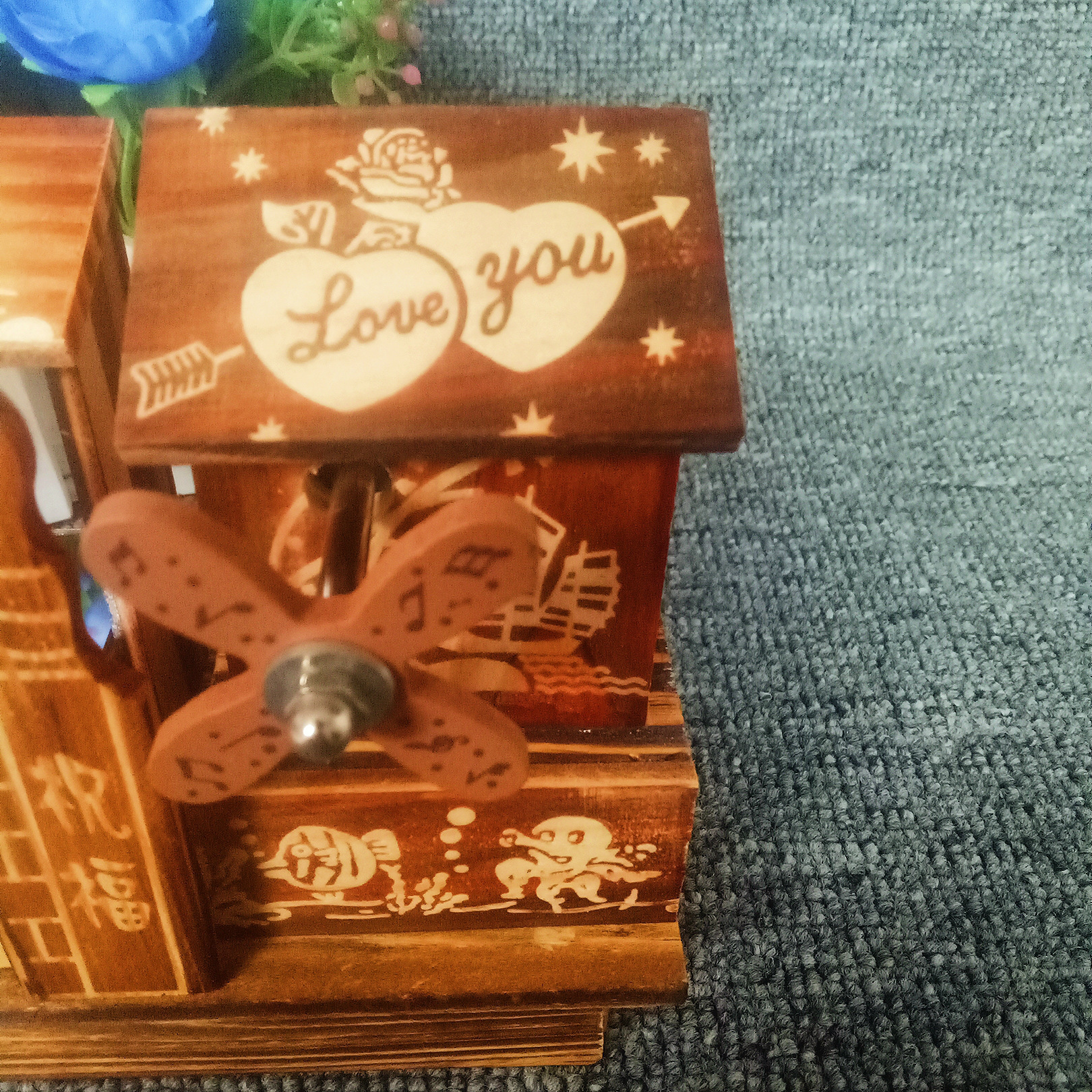 Factory wholesale creative wood rotation music wood windmill duck dance windmill wooden tourist crafts