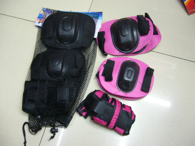 Roller Skate Protective Equipment/Children&#039;s Roller Skates the Skating Shoes Protective Gear/Ordinary Six Pieces