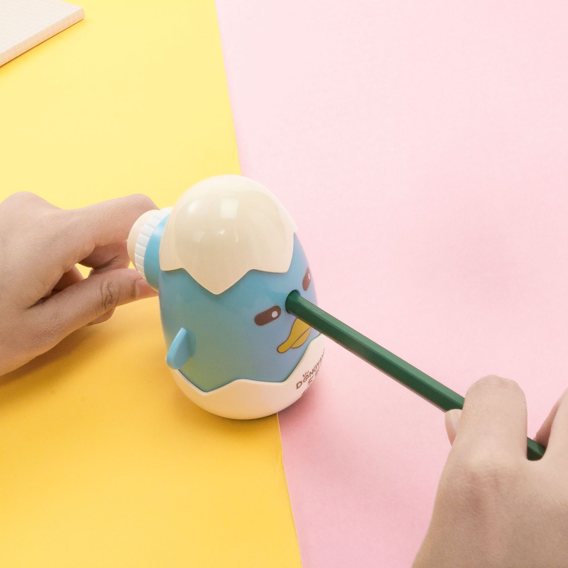 Creative animal model pencil sharpener cartoon hand swing pencil sharpener active entry and exit pen sharpener wholesale
