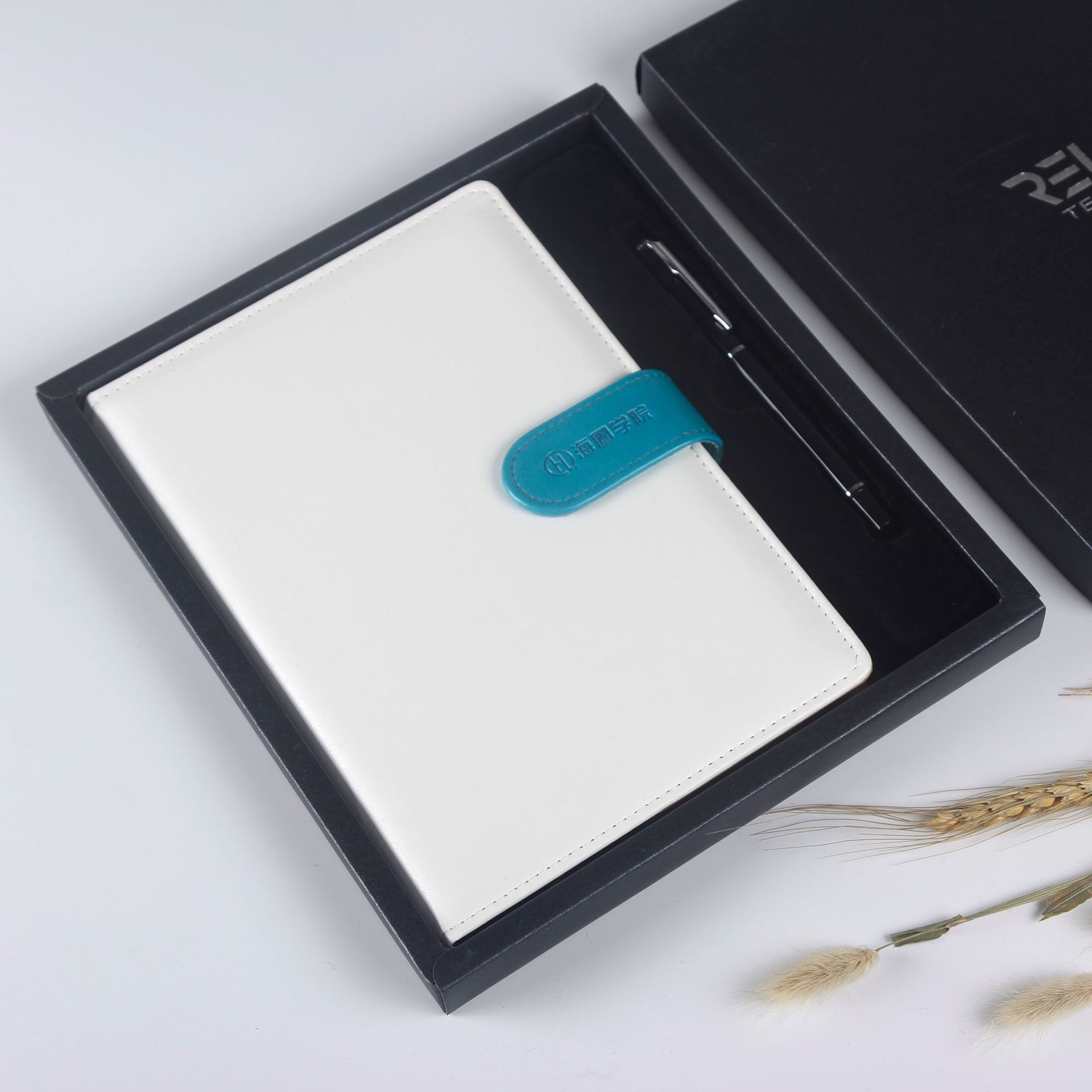 A5 Notebook Pack Soft Leather PU Office Stationery with Pen Creative Business Notebook Gift Box Custom Logo