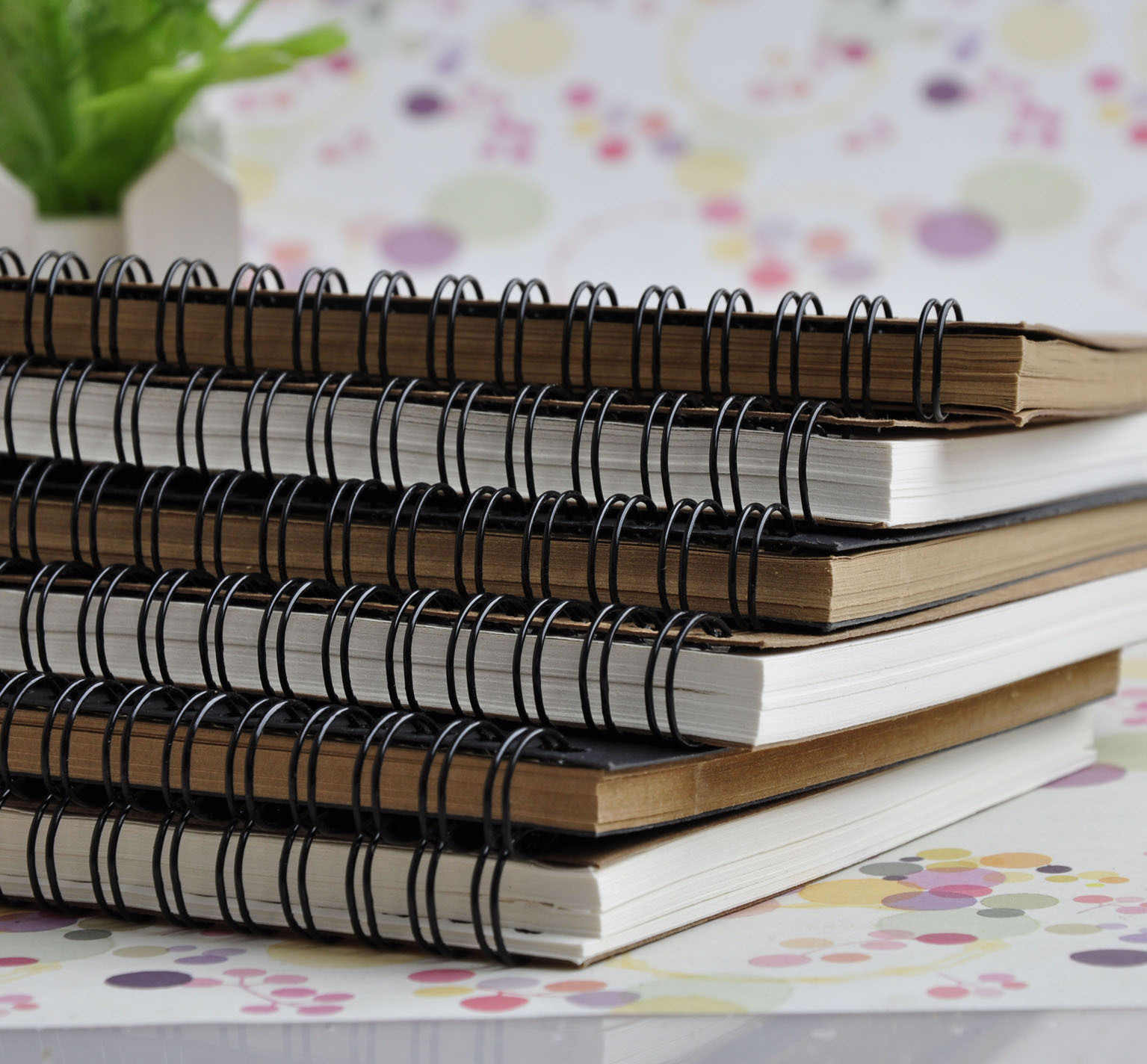 Factory Direct Sales Customizable Retro Kraft Paper Sketchbook Graffiti Blank Book Creative Coil Notebook