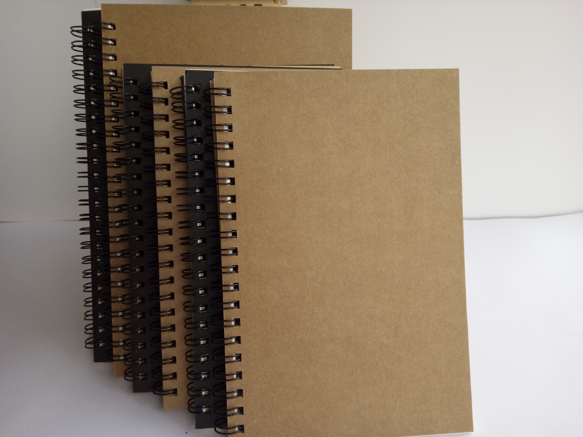 Factory Direct Sales Customizable Retro Kraft Paper Sketchbook Graffiti Blank Book Creative Coil Notebook