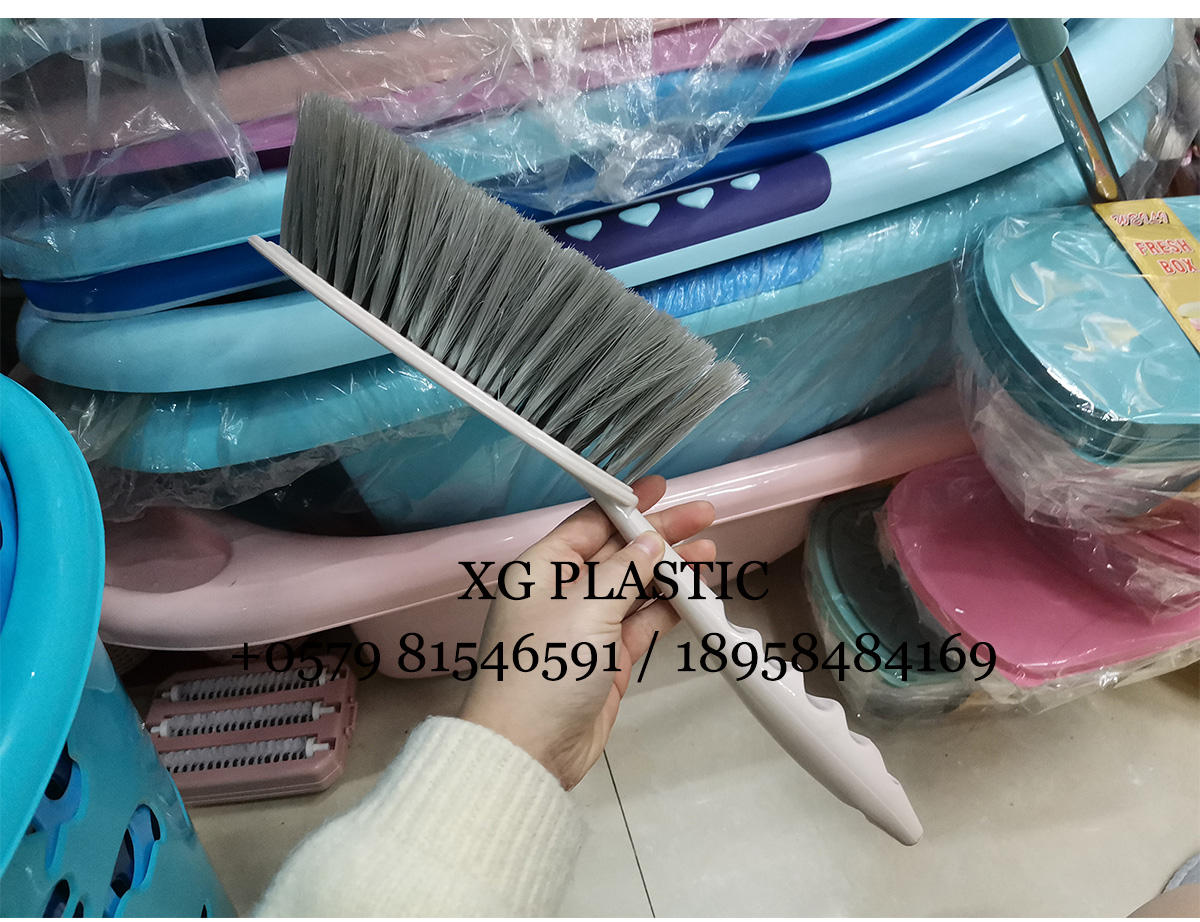 plastic bed brush creative leaves design dust clean brush household long handle bedroom cleaning tools sweeping broom plastic bed brush creative leaves design dust clean brush household long handle bedroom cleaning tools sweeping broom