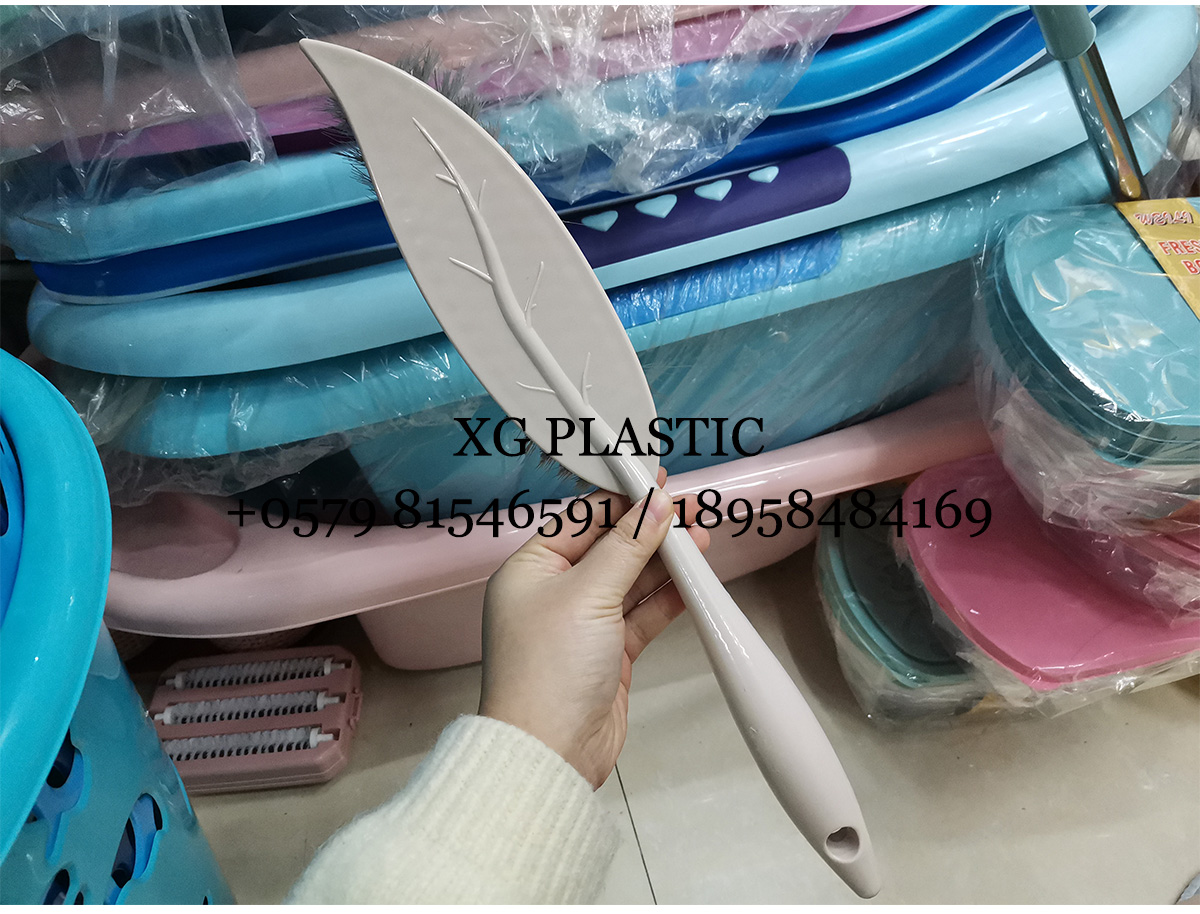 plastic bed brush creative leaves design dust clean brush household long handle bedroom cleaning tools sweeping broom plastic bed brush creative leaves design dust clean brush household long handle bedroom cleaning tools sweeping broom