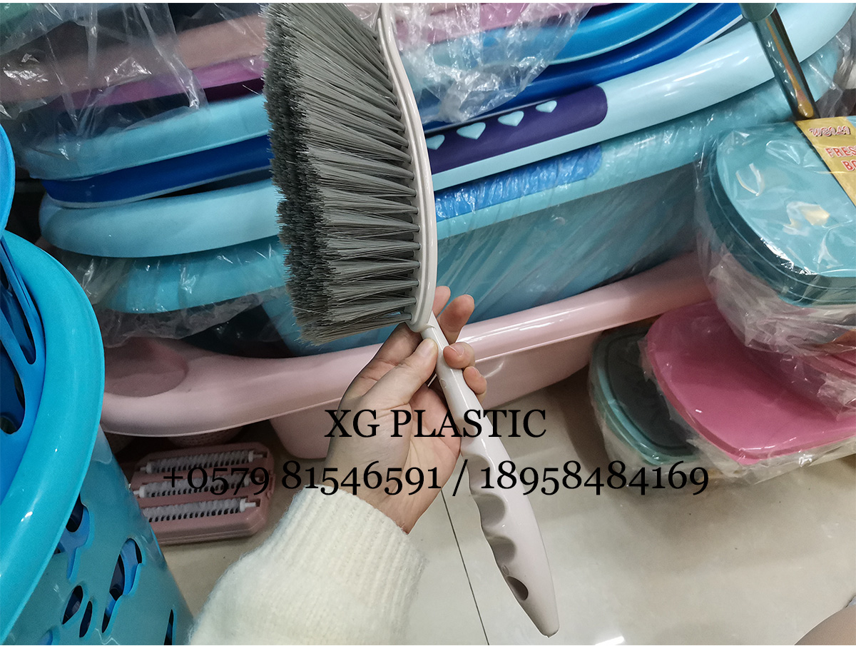 plastic bed brush creative leaves design dust clean brush household long handle bedroom cleaning tools sweeping broom plastic bed brush creative leaves design dust clean brush household long handle bedroom cleaning tools sweeping broom