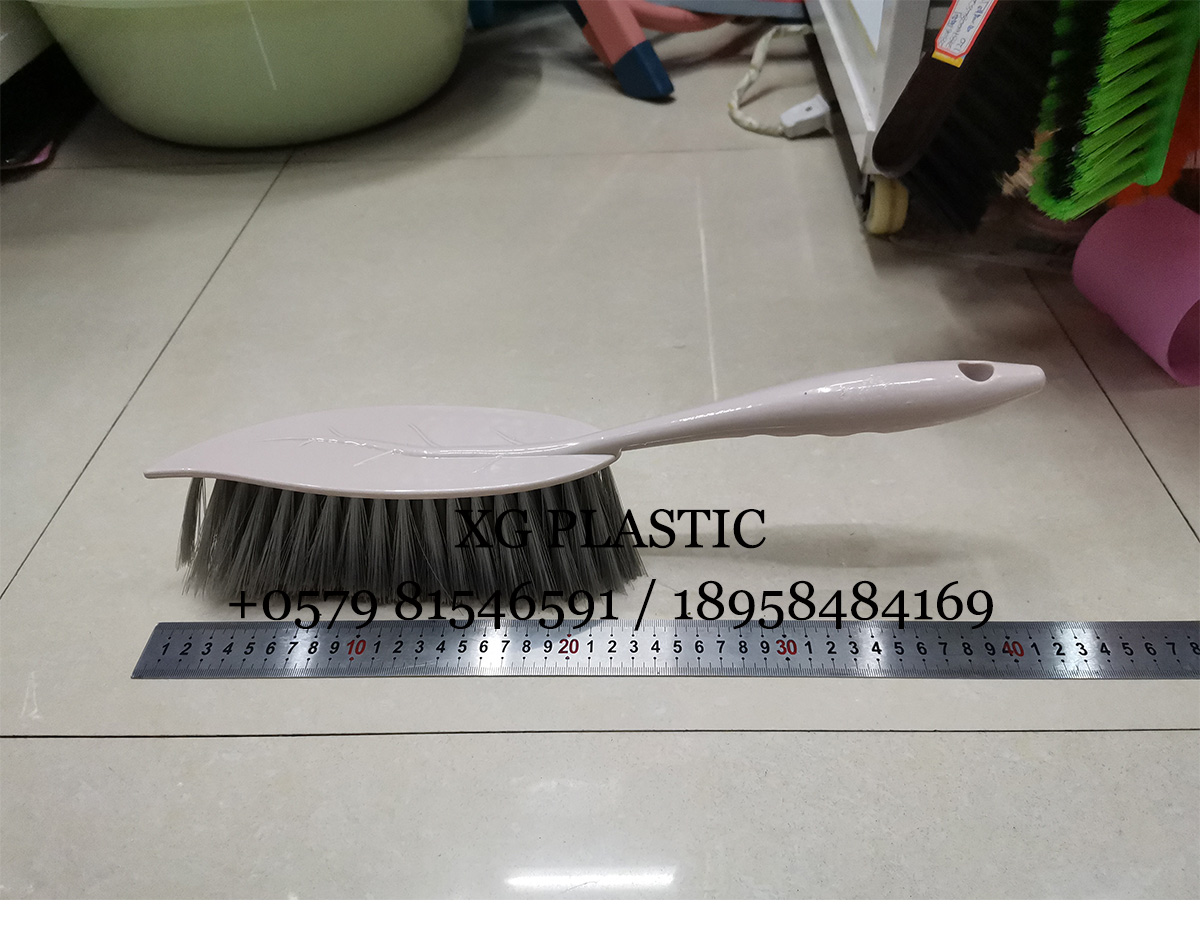 plastic bed brush creative leaves design dust clean brush household long handle bedroom cleaning tools sweeping broom plastic bed brush creative leaves design dust clean brush household long handle bedroom cleaning tools sweeping broom