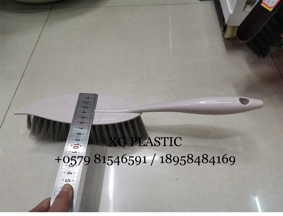 plastic bed brush creative leaves design dust clean brush household long handle bedroom cleaning tools sweeping broom plastic bed brush creative leaves design dust clean brush household long handle bedroom cleaning tools sweeping broom