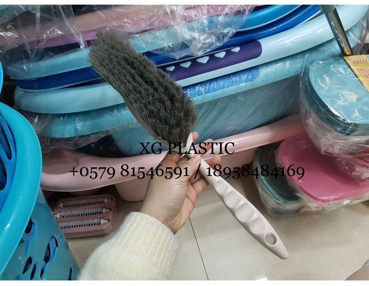 plastic bed brush creative leaves design dust clean brush household long handle bedroom cleaning tools sweeping broom plastic bed brush creative leaves design dust clean brush household long handle bedroom cleaning tools sweeping broom