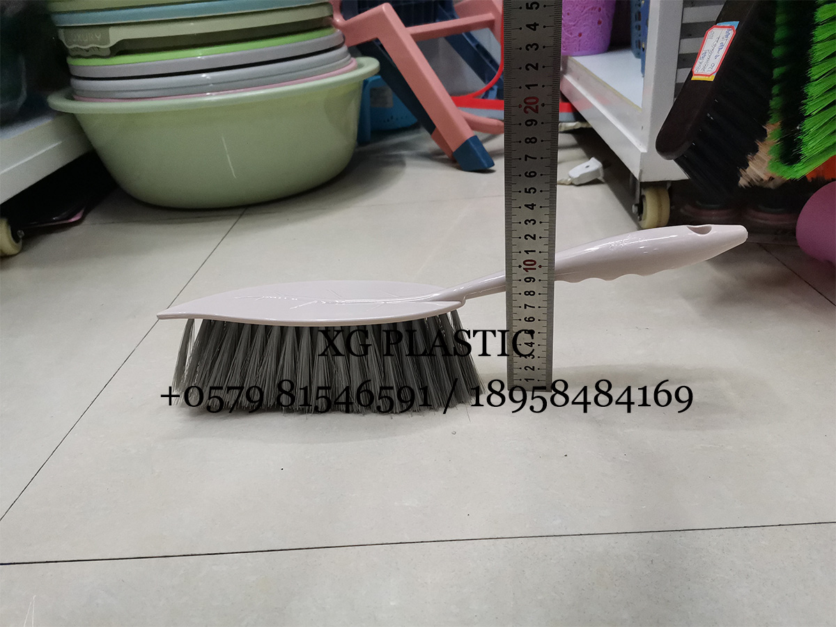 plastic bed brush creative leaves design dust clean brush household long handle bedroom cleaning tools sweeping broom plastic bed brush creative leaves design dust clean brush household long handle bedroom cleaning tools sweeping broom