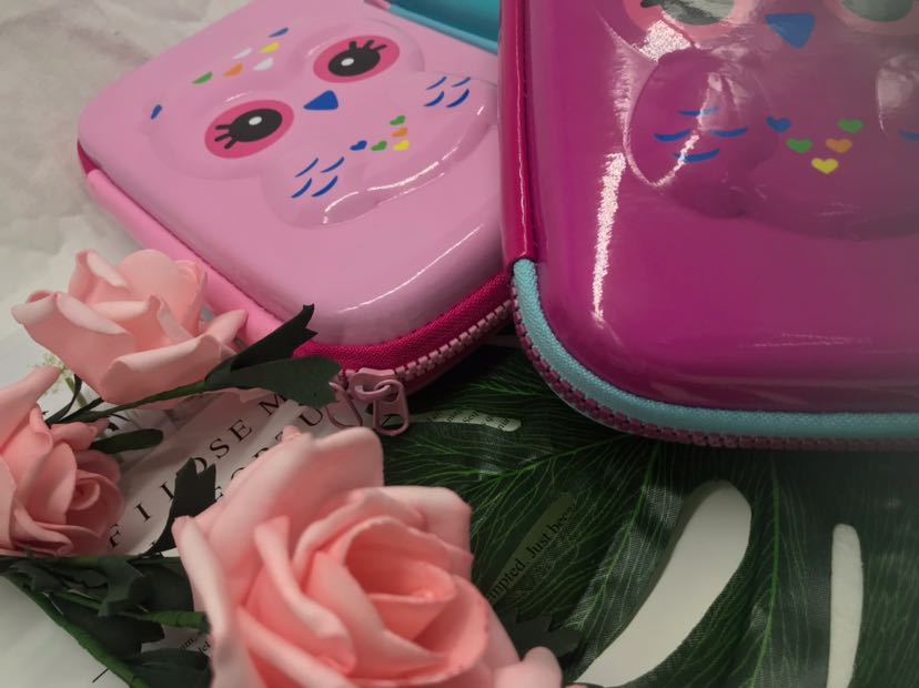 Shuai hang stationery produces cartoon style muslims and popular primary and middle school students pen bag stationery bag color design is various