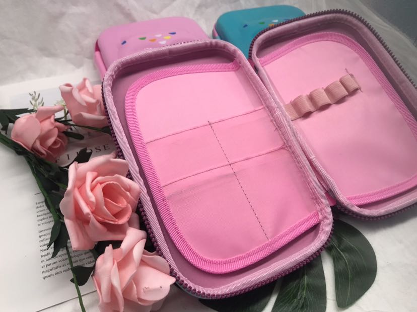 Shuai hang stationery produces cartoon style muslims and popular primary and middle school students pen bag stationery bag color design is various