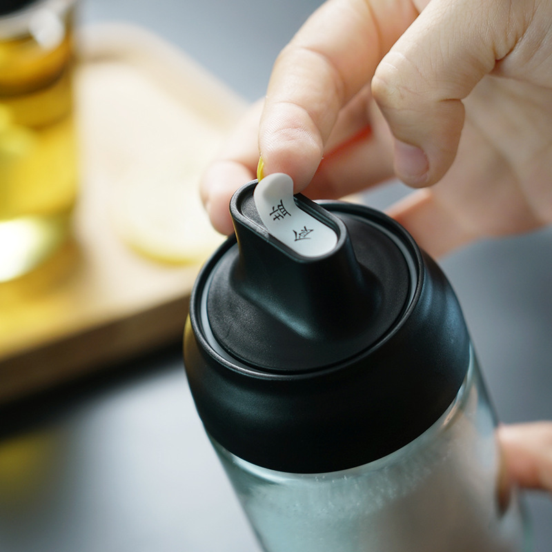 moistureproof seasoning bottle sealed glass seasoning bottle cap spoon integrated salt control pot oil pot seasoning pot