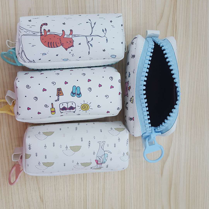 Large zipper pen bag with small fresh pure white animal pattern made of leather Large zipper pen bag with small fresh pure white animal pattern made of leather