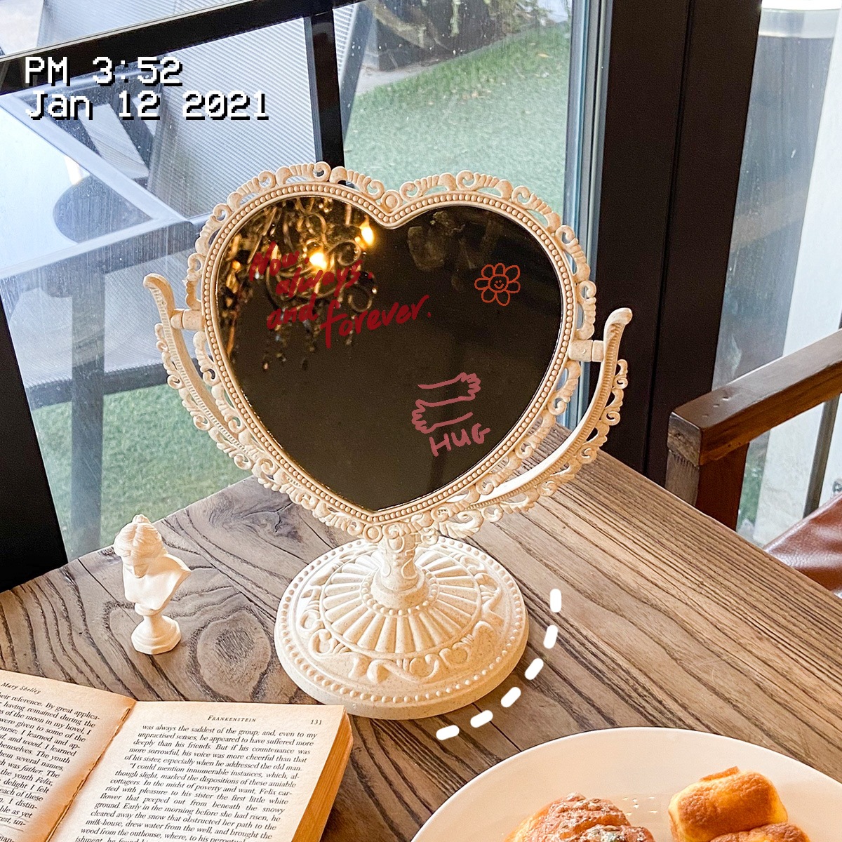 European Retro Style Double-Sided Makeup Mirror Cute Girl Heart Princess Mirror Dormitory Bedroom Desktop Heart-Shaped Dressing Mirror