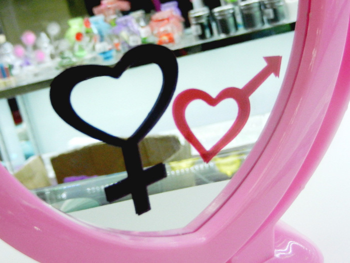 9.9918 lovely heart mirror dressing mirror to send a girlfriend