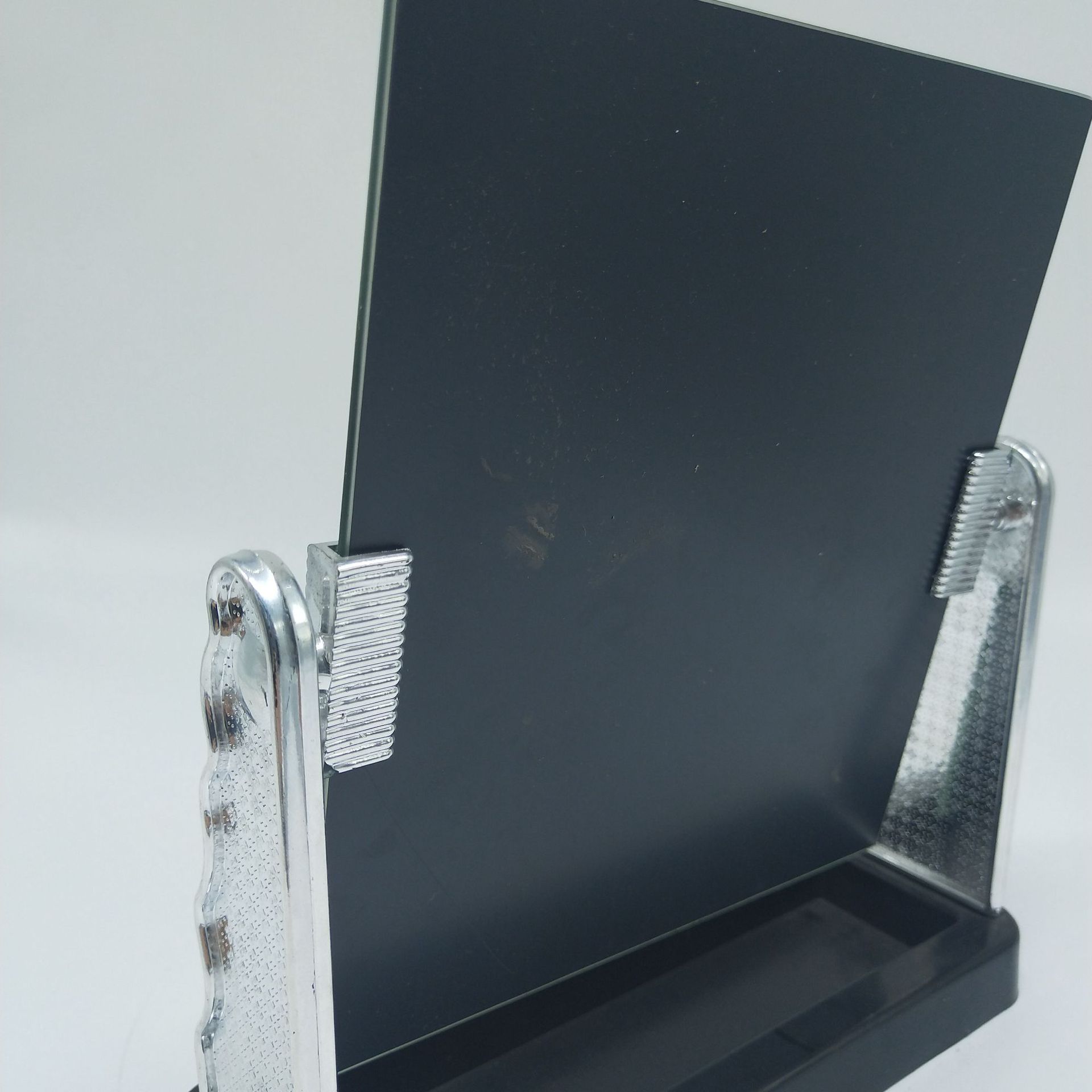 9.9 Yuan Stall Supply 1588 European Style Mirror Portable Desktop Flip Makeup Mirror Dressing Mirror Princess Mirror 9.9 Yuan Stall Supply 1588 European Style Mirror Portable Desktop Flip Makeup Mirror Dressing Mirror Princess Mirror