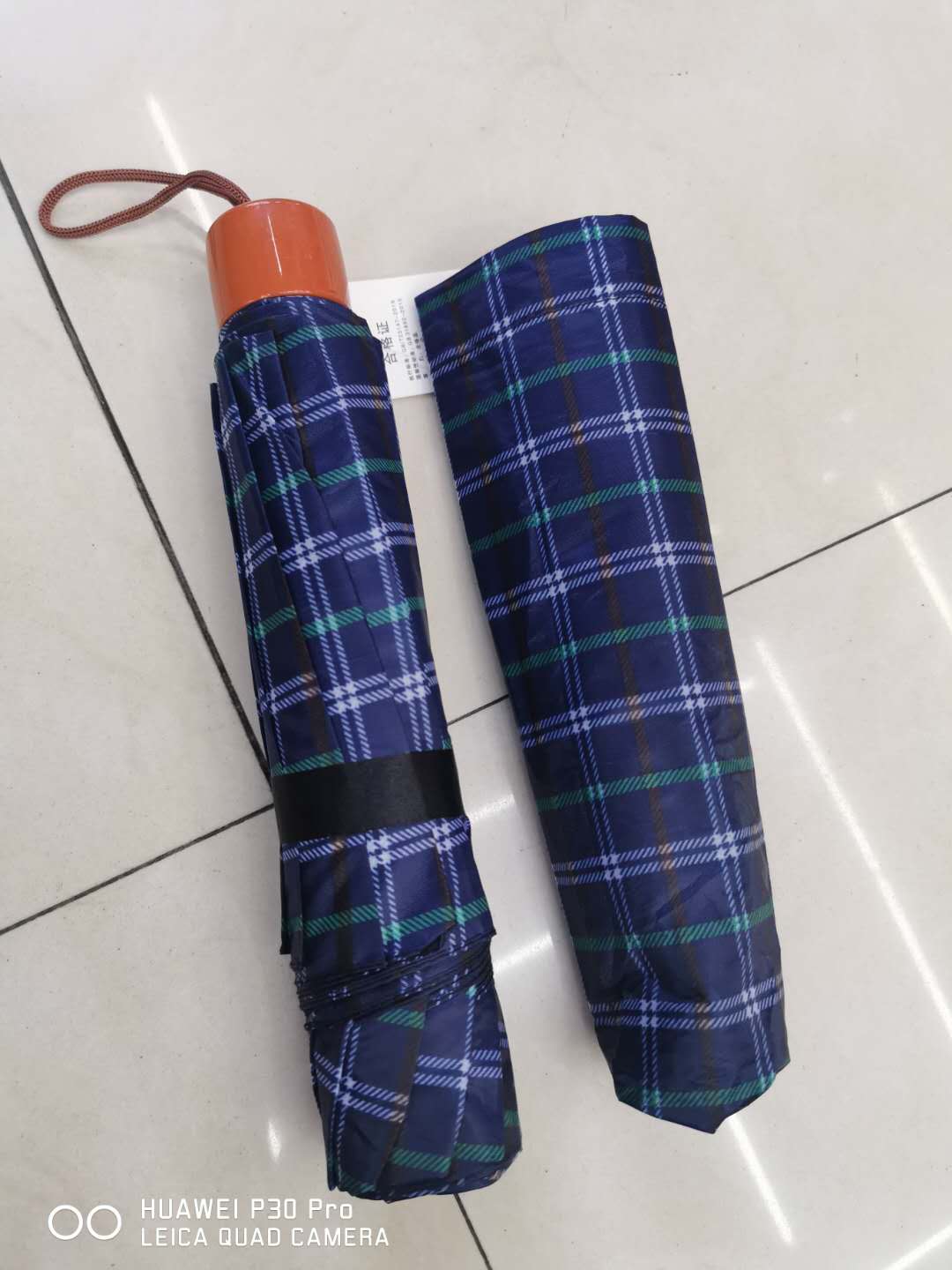 Rain flying umbrella three fold umbrella folding business umbrella gift umbrella umbrella oversize men's check umbrella Rain flying umbrella three fold umbrella folding business umbrella gift umbrella umbrella oversize men's check umbrella