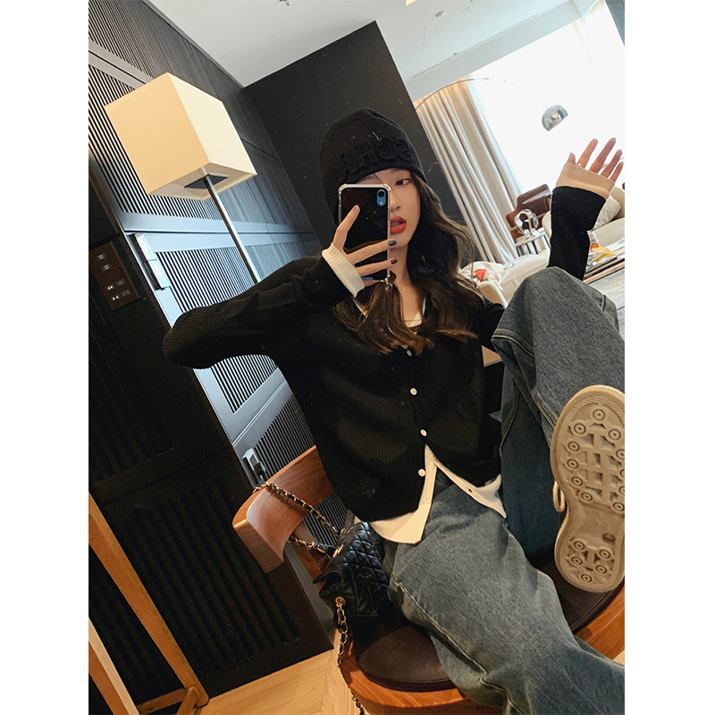Bei-Bei Zhang August 25, 18 O&#039;clock Sandwich Soft Candy ~ Fake Two-Piece Design Sweet Style Knitted Cardigan