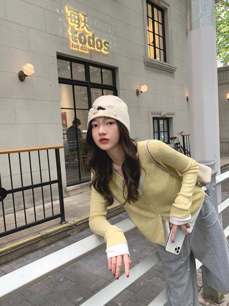 Bei-Bei Zhang August 25, 18 O'clock Sandwich Soft Candy ~ Fake Two-Piece Design Sweet Style Knitted Cardigan Bei-Bei Zhang August 25, 18 O'clock Sandwich Soft Candy ~ Fake Two-Piece Design Sweet Style Knitted Cardigan