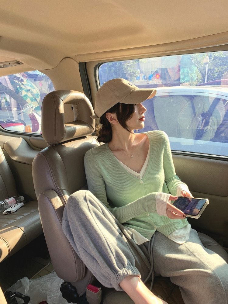 Bei-Bei Zhang August 25, 18 O'clock Sandwich Soft Candy ~ Fake Two-Piece Design Sweet Style Knitted Cardigan Bei-Bei Zhang August 25, 18 O'clock Sandwich Soft Candy ~ Fake Two-Piece Design Sweet Style Knitted Cardigan