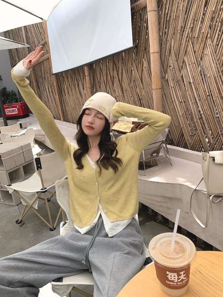 Bei-Bei Zhang August 25, 18 O'clock Sandwich Soft Candy ~ Fake Two-Piece Design Sweet Style Knitted Cardigan Bei-Bei Zhang August 25, 18 O'clock Sandwich Soft Candy ~ Fake Two-Piece Design Sweet Style Knitted Cardigan