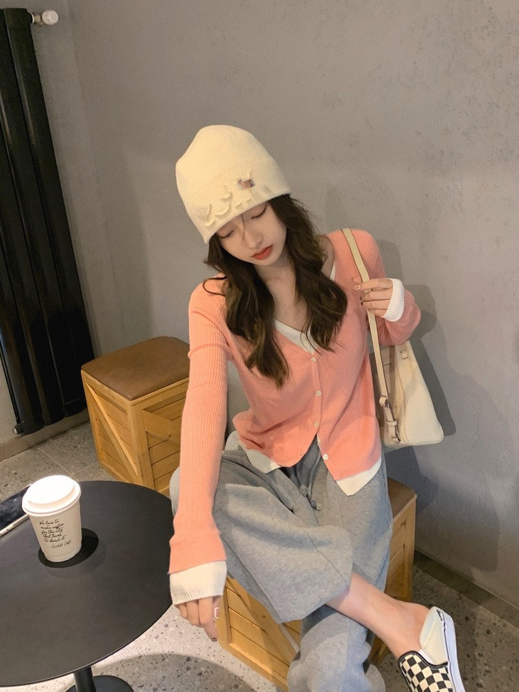 Bei-Bei Zhang August 25, 18 O'clock Sandwich Soft Candy ~ Fake Two-Piece Design Sweet Style Knitted Cardigan Bei-Bei Zhang August 25, 18 O'clock Sandwich Soft Candy ~ Fake Two-Piece Design Sweet Style Knitted Cardigan