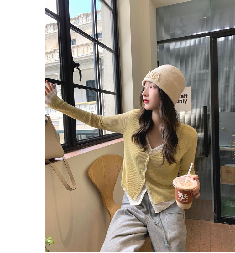 Bei-Bei Zhang August 25, 18 O'clock Sandwich Soft Candy ~ Fake Two-Piece Design Sweet Style Knitted Cardigan Bei-Bei Zhang August 25, 18 O'clock Sandwich Soft Candy ~ Fake Two-Piece Design Sweet Style Knitted Cardigan