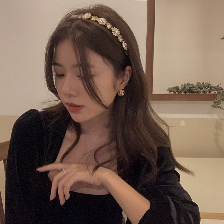 Retro Full Diamond Small Clock Personality Headband Female Light Luxury Minority Design Headband Versatile out Hair Fixer Hairpin Hair Ornaments