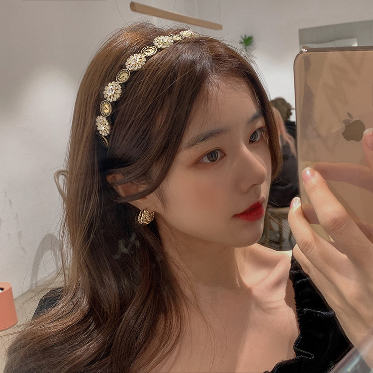 Retro Full Diamond Small Clock Personality Headband Female Light Luxury Minority Design Headband Versatile out Hair Fixer Hairpin Hair Ornaments