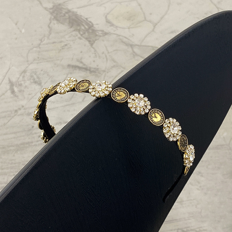 Retro Full Diamond Small Clock Personality Headband Female Light Luxury Minority Design Headband Versatile out Hair Fixer Hairpin Hair Ornaments