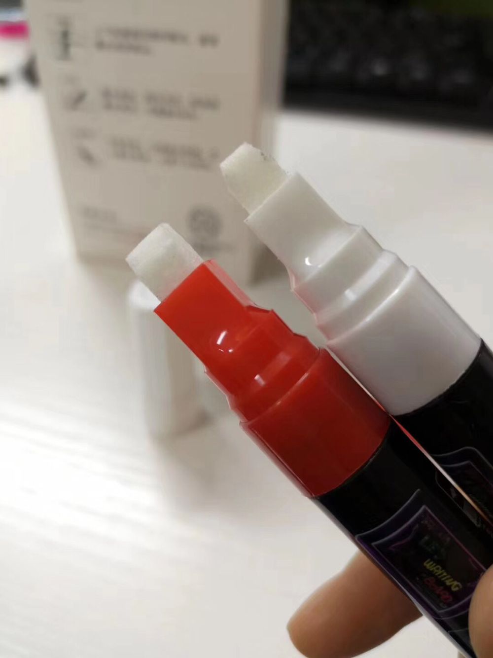 Fluorescent board special erasable fluorescent pen colored glass pen lamp board pen liquid chalk white blackboard pen
