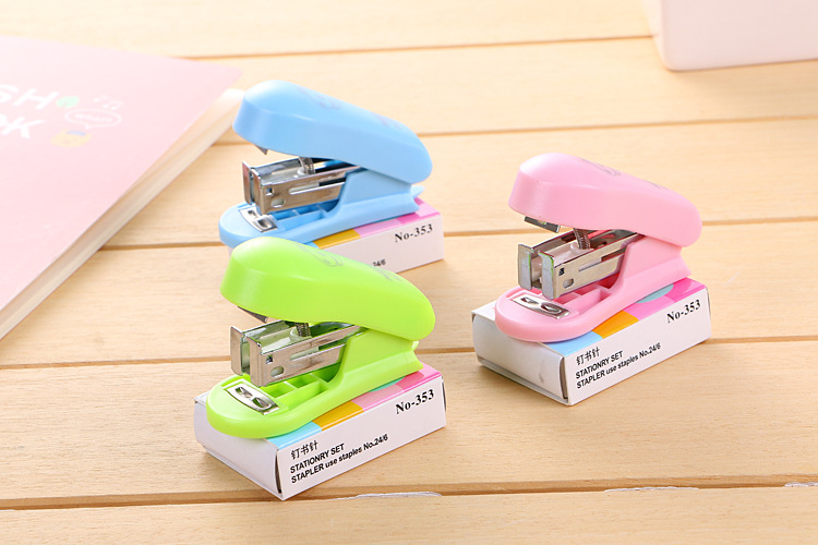 Mini stapler cute student stationery office supplies bookbinding machine send book needle set with stapler Mini stapler cute student stationery office supplies bookbinding machine send book needle set with stapler