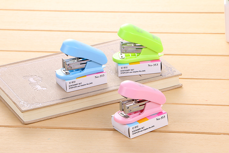 Mini stapler cute student stationery office supplies bookbinding machine send book needle set with stapler Mini stapler cute student stationery office supplies bookbinding machine send book needle set with stapler