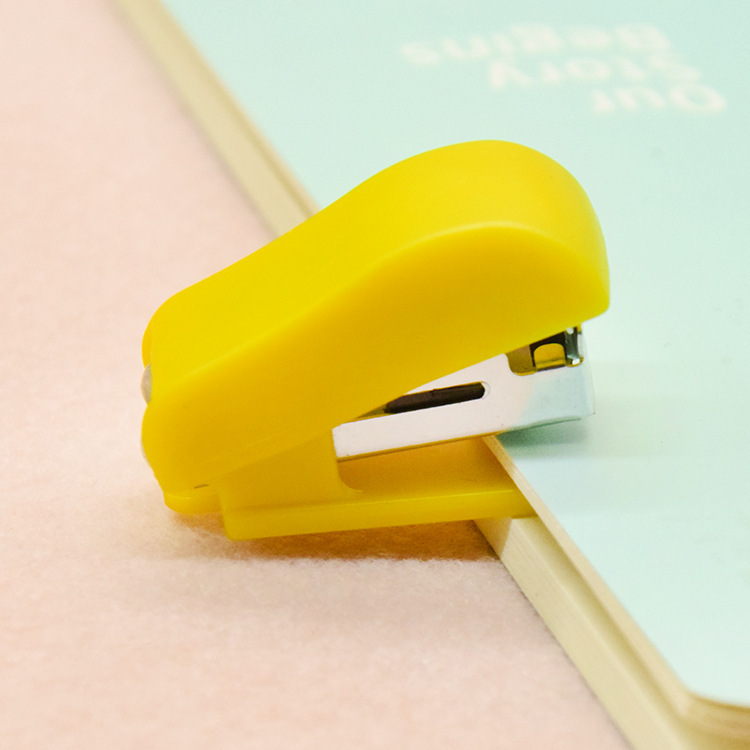 Factory Direct Sales Mini Stapler Small Gift Stapler Creative Style Customized Style Plastic Stapler Factory Direct Sales Mini Stapler Small Gift Stapler Creative Style Customized Style Plastic Stapler