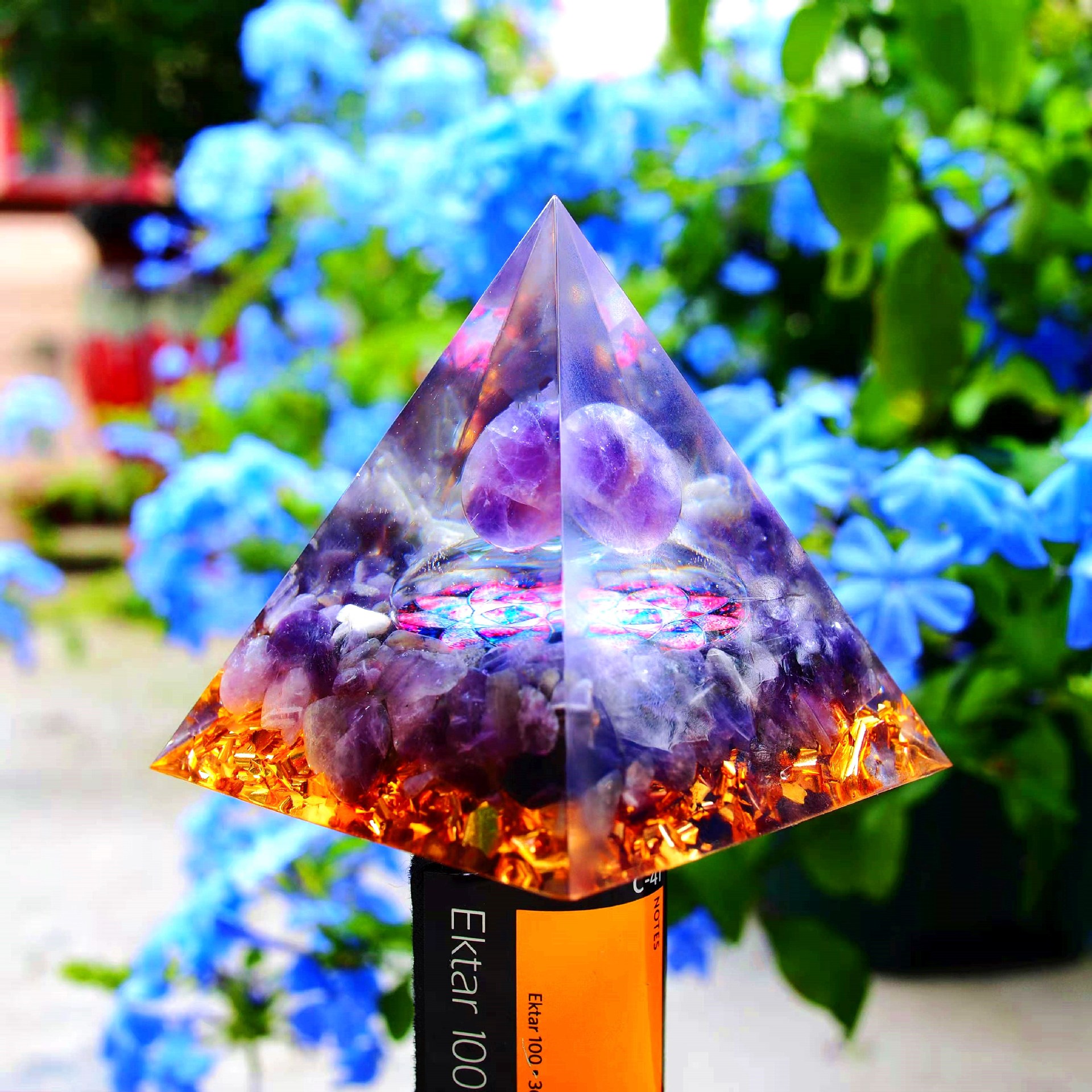 Foreign Trade Crystal Ball Pyramid Ornament Gravel Epoxy Resin Crafts Home Office Car Decoration