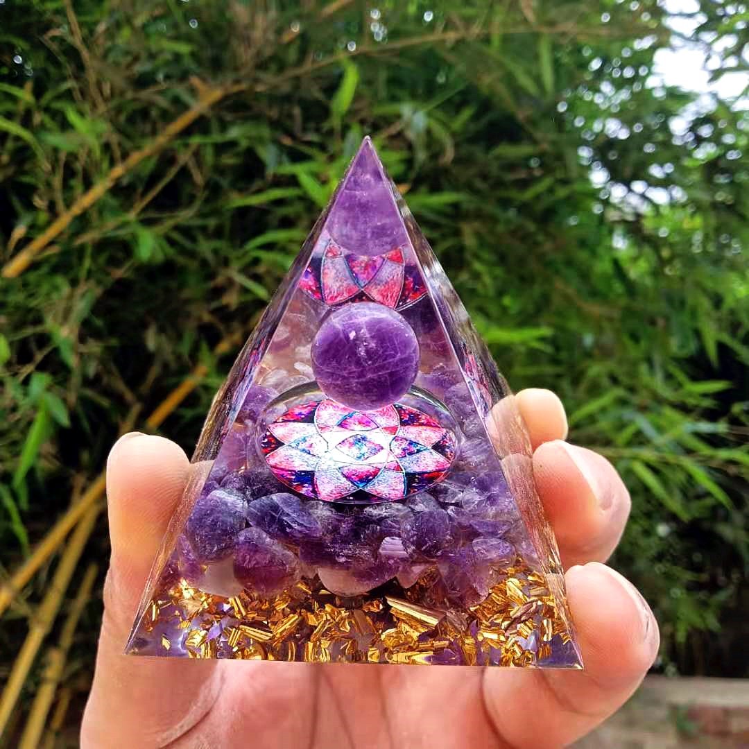 Foreign Trade Crystal Ball Pyramid Ornament Gravel Epoxy Resin Crafts Home Office Car Decoration