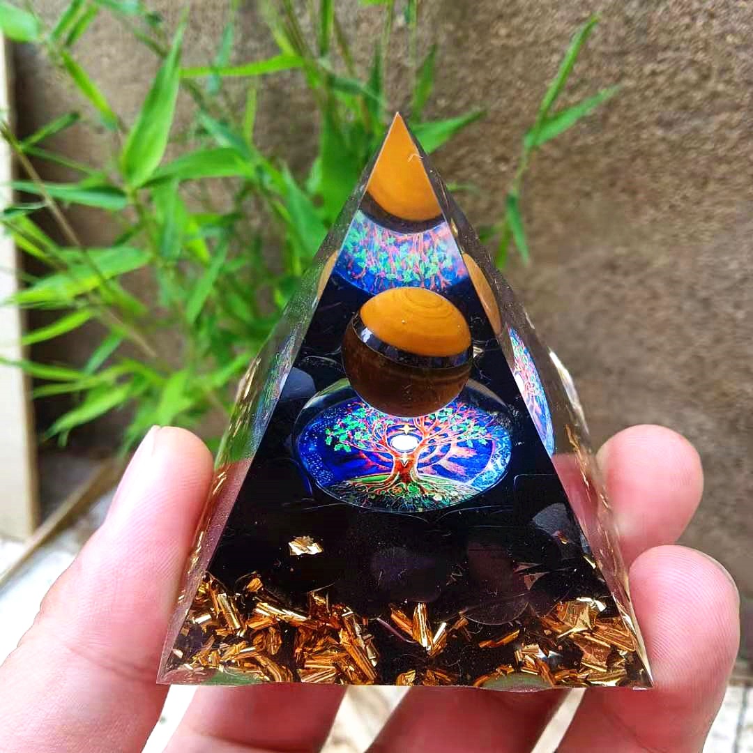 Foreign Trade Crystal Ball Pyramid Ornament Gravel Epoxy Resin Crafts Home Office Car Decoration