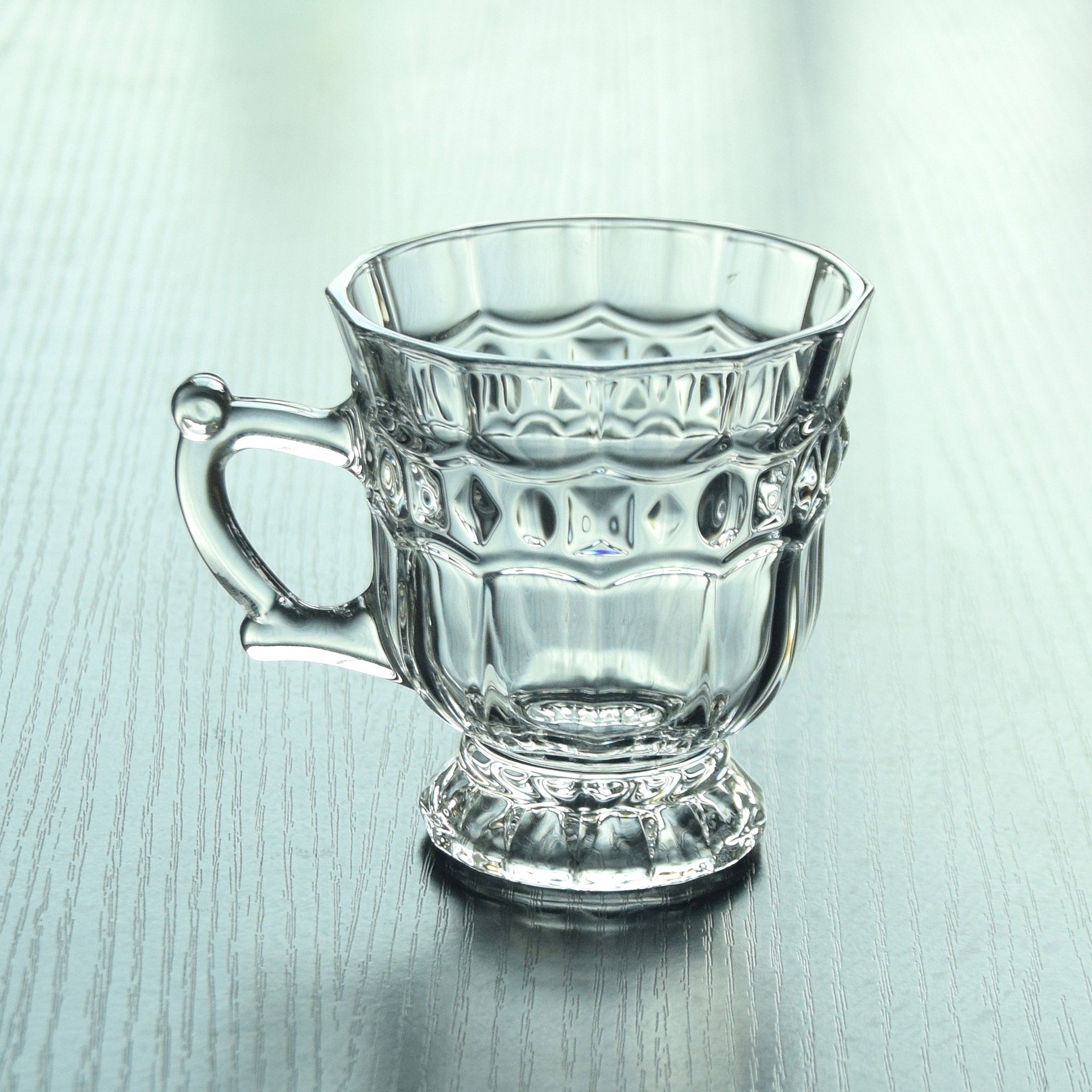 Refined White Glass Cup Exquisite Beer Steins Restaurant Tea Cup with Base Small Handle Cup Coffee Cup LeadFree