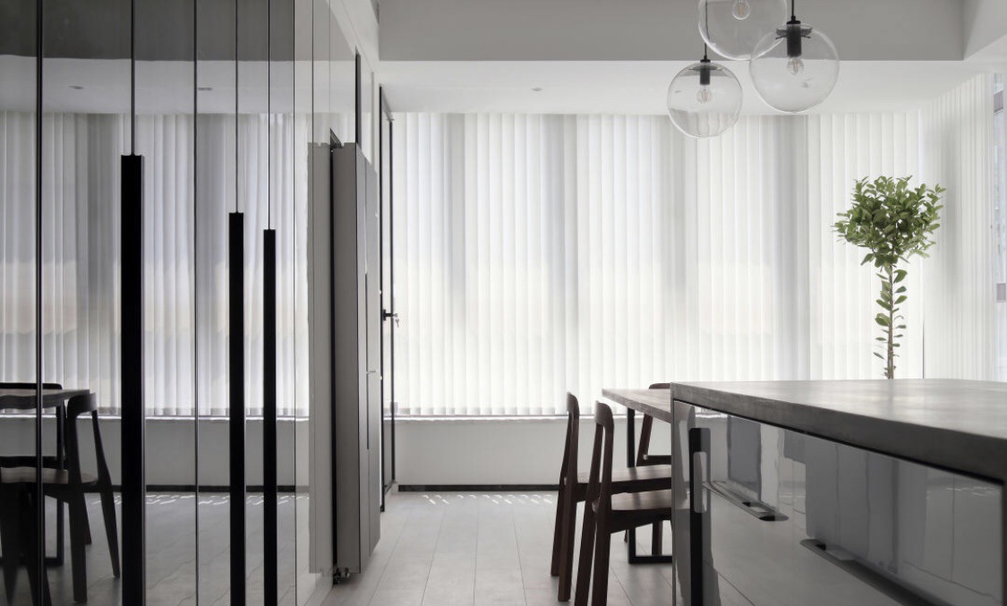 Factory Flame Retardant Vertical Blinds Office Engineering Curtain Sunlight Fabric Vertical Blinds Electric Vertical Venetian Blind Customization