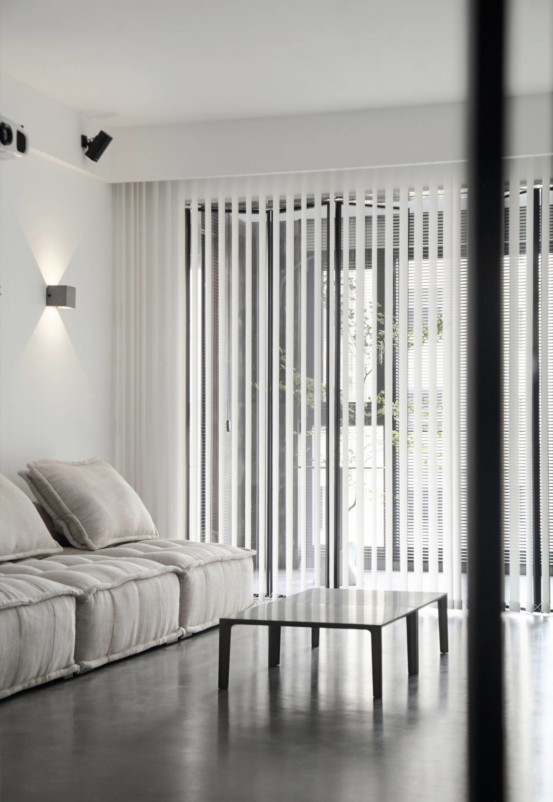 Factory Flame Retardant Vertical Blinds Office Engineering Curtain Sunlight Fabric Vertical Blinds Electric Vertical Venetian Blind Customization