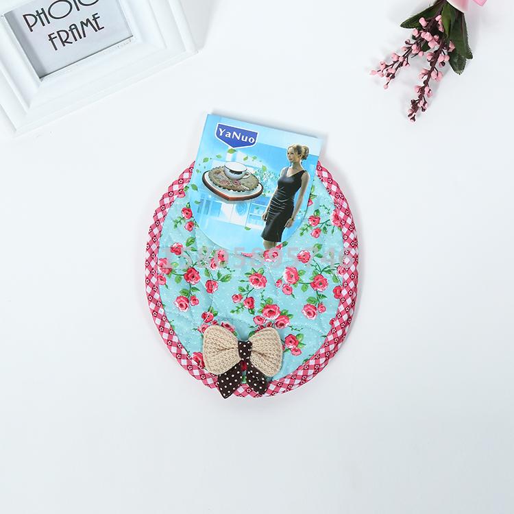 2 sets Manufacturers direct sales: polyester polka dots, heat insulation gloves + heat insulation pad