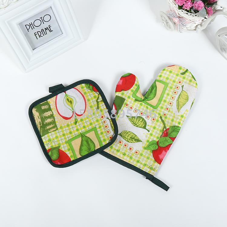 2 sets Manufacturers direct sales: polyester polka dots, heat insulation gloves + heat insulation pad