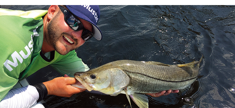 Mustad musida genuine Norway hook and barbs on thousands of black sea fishing hook hook a bag full of mail Mustad musida genuine Norway hook and barbs on thousands of black sea fishing hook hook a bag full of mail